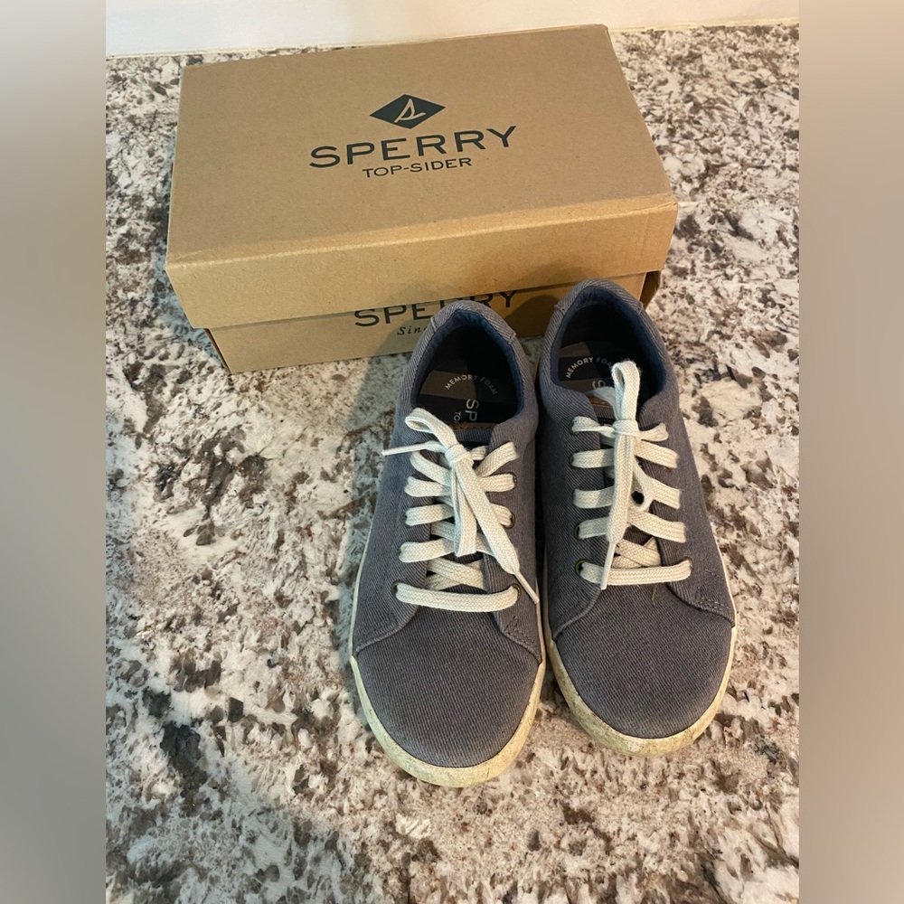Sperry Tuck kid shoe in Grey and Tan Size 1
